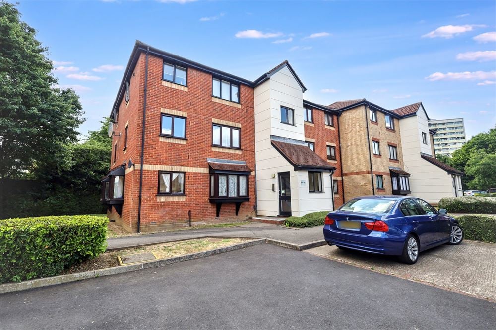 96 Magpie Close, Enfield EN1 4JD