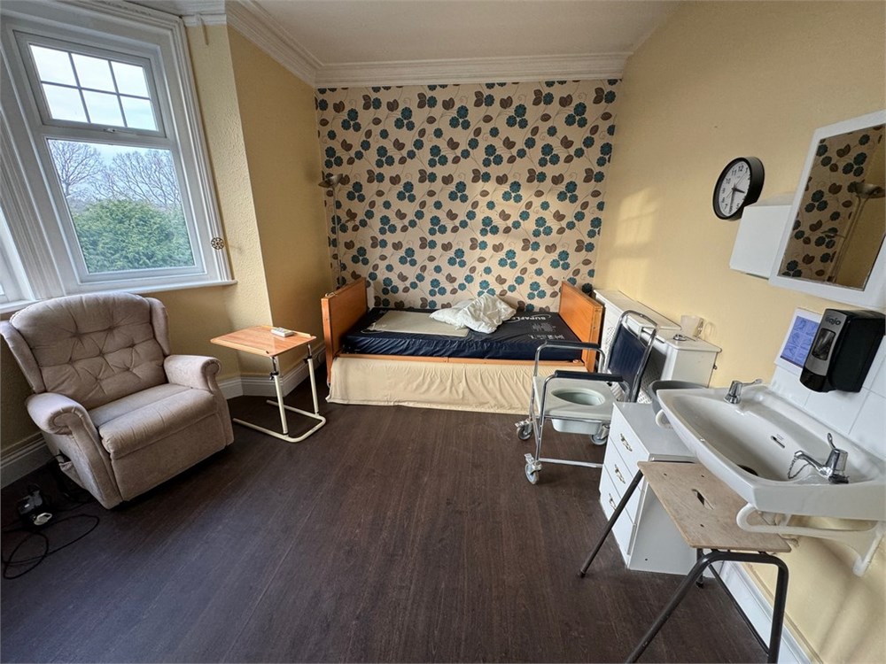 Delph House, 40 Upper Golf Links Road, Poole, BH18 8BY