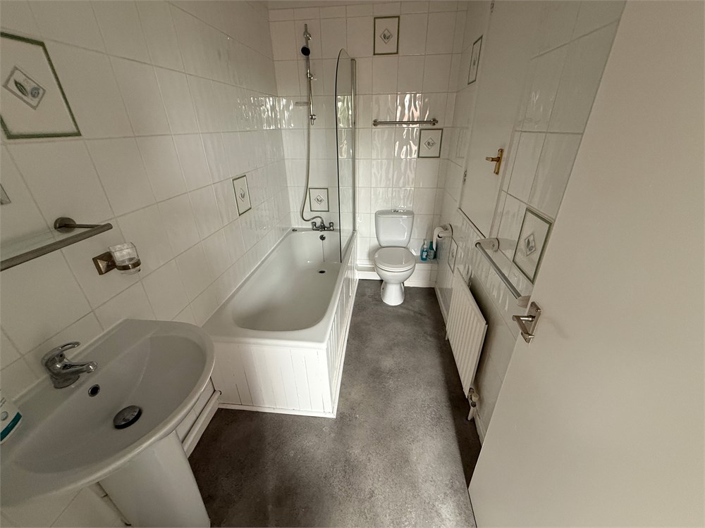 12 Sankey Drive, Nottingham, NG6 7DT